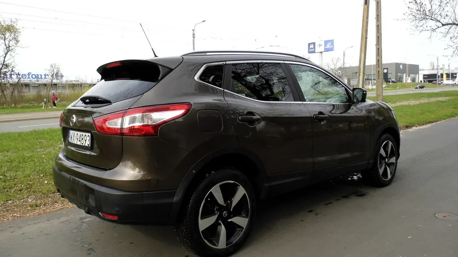NISSAN Qashqai -