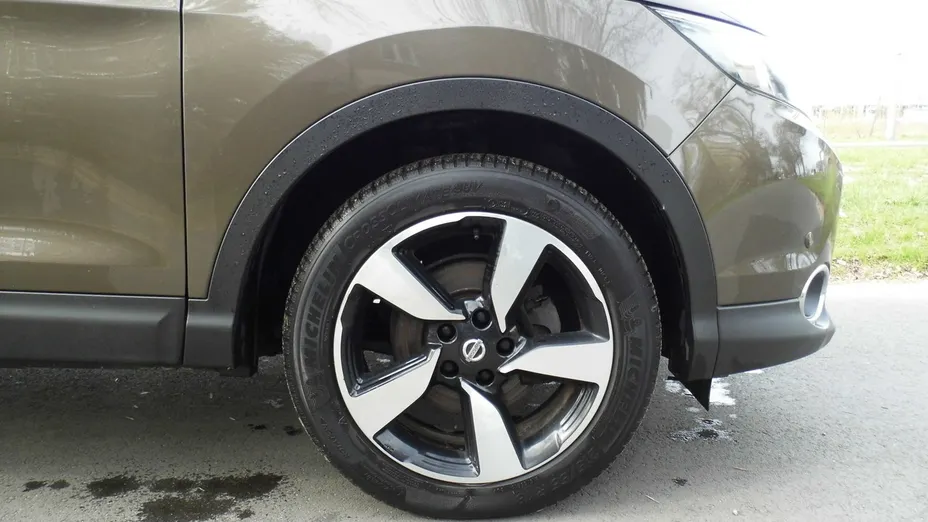 NISSAN Qashqai -