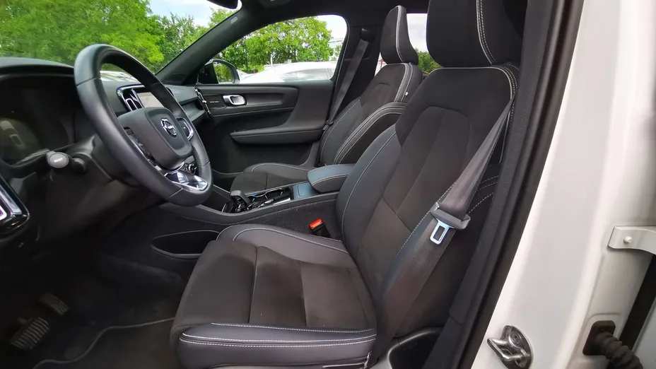 VOLVO XC40 -
