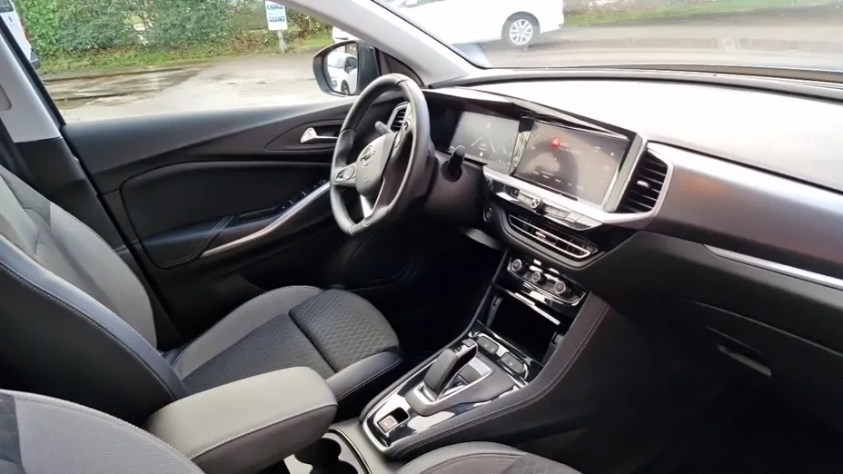 OPEL Grandland -