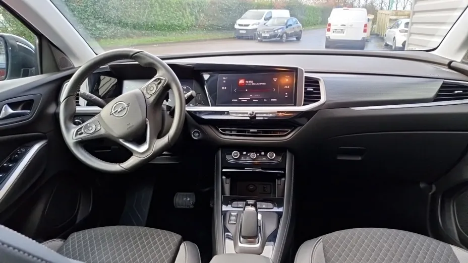 OPEL Grandland -