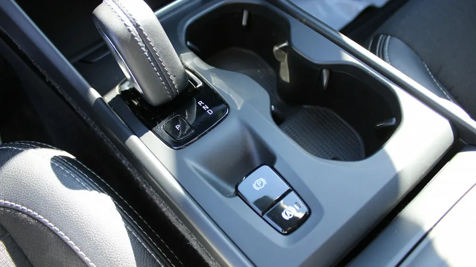 VOLVO XC40 -