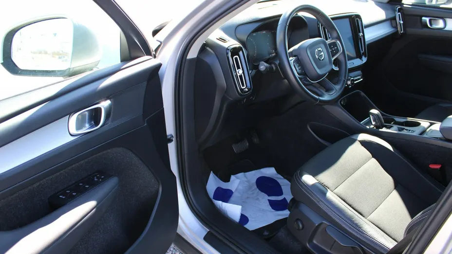VOLVO XC40 -