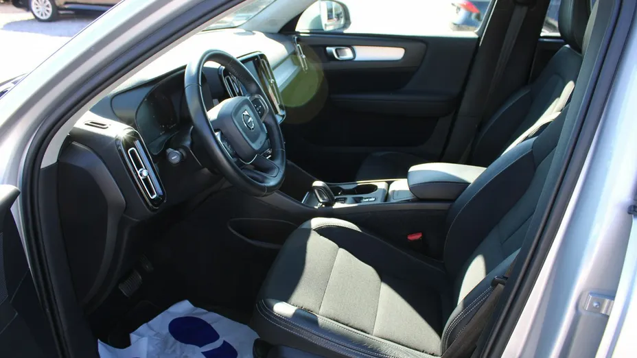 VOLVO XC40 -