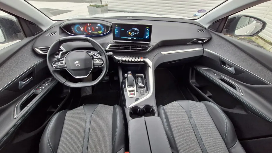 PEUGEOT 3008 -