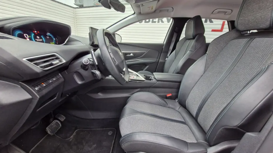 PEUGEOT 3008 -