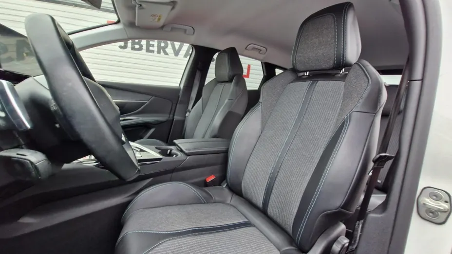 PEUGEOT 3008 -