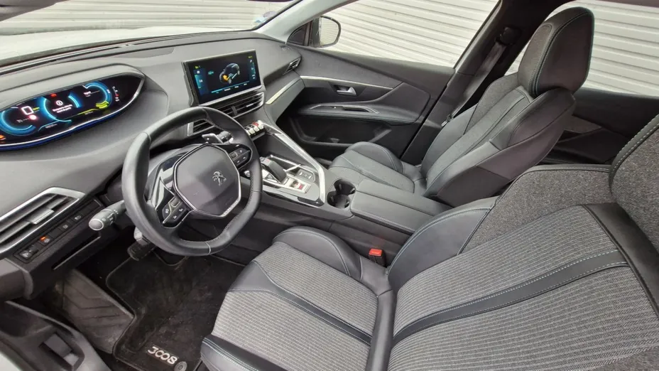 PEUGEOT 3008 -