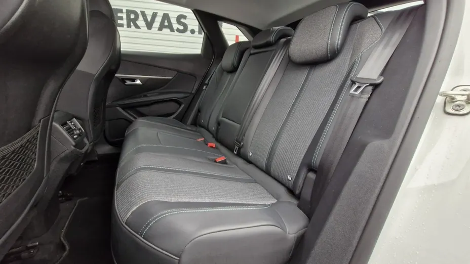 PEUGEOT 3008 -