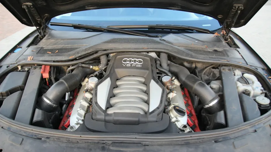 AUDI A8 -