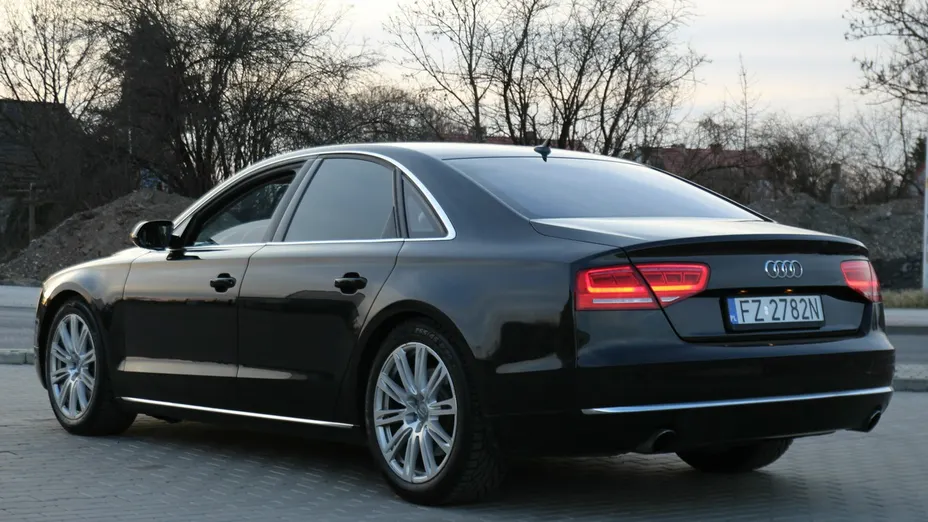 AUDI A8 -