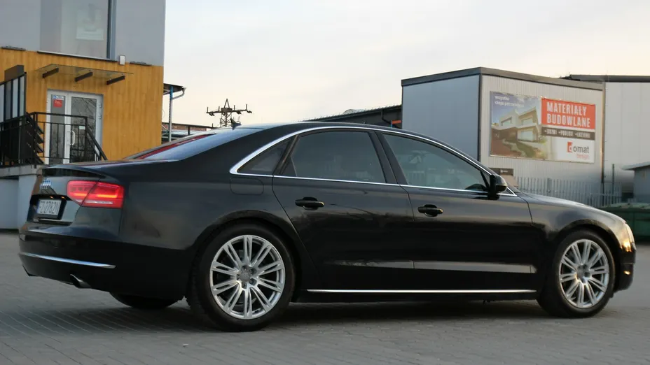 AUDI A8 -