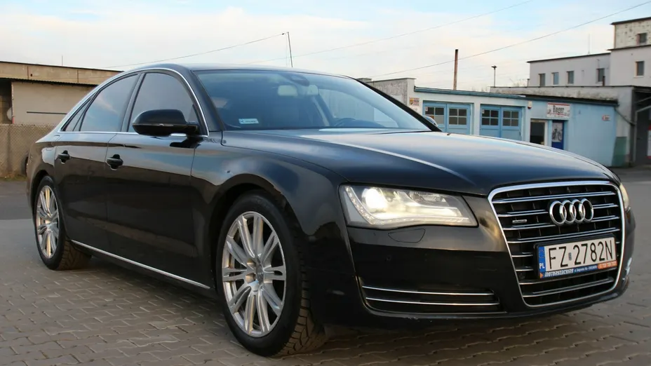 AUDI A8 -