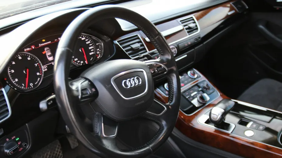 AUDI A8 -