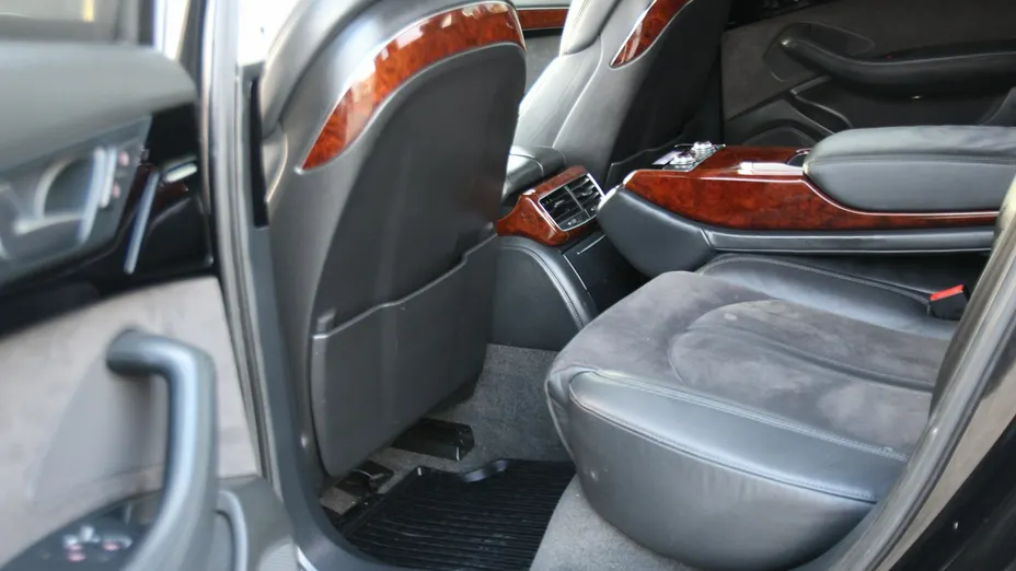 AUDI A8 -