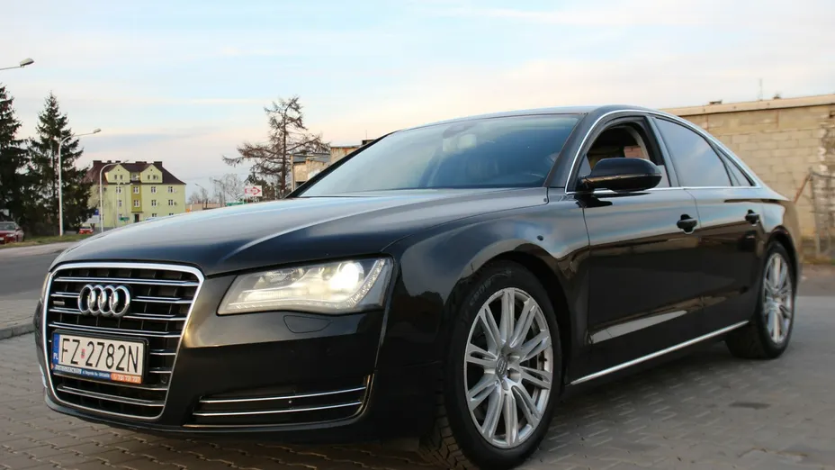 AUDI A8 -