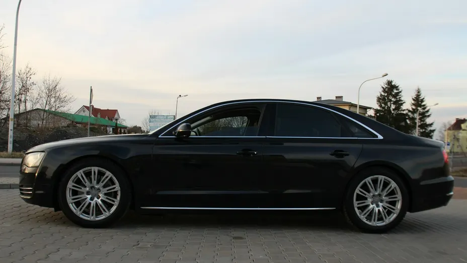 AUDI A8 -