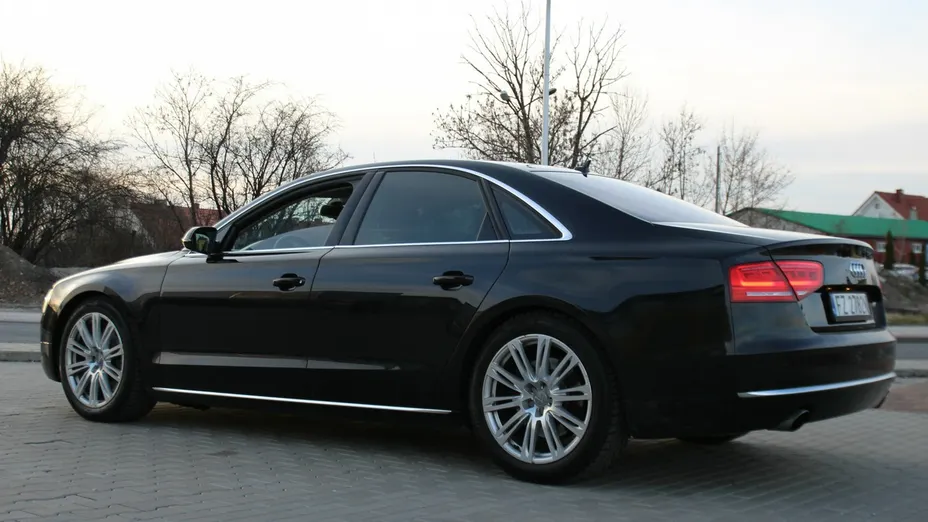 AUDI A8 -