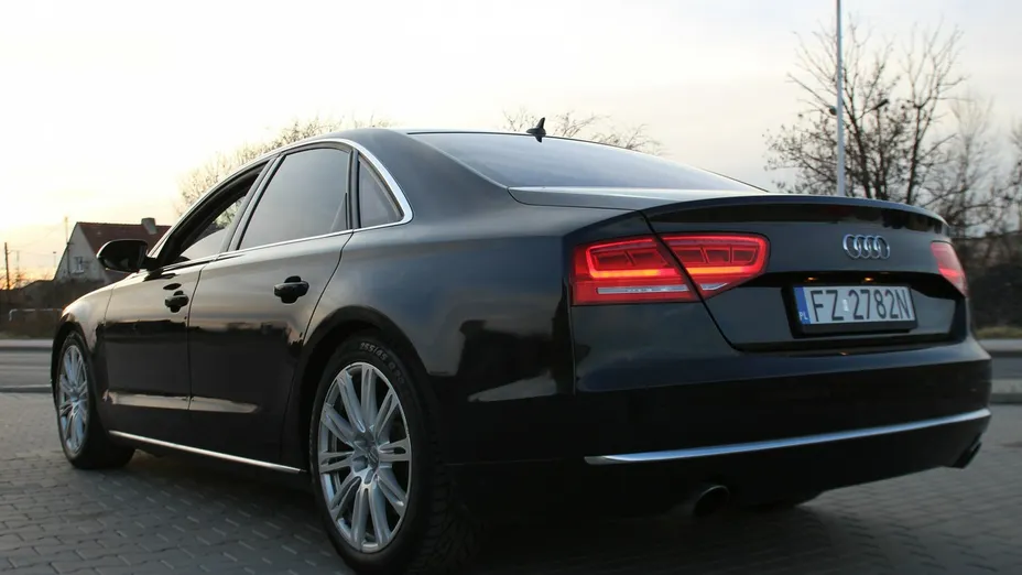 AUDI A8 -
