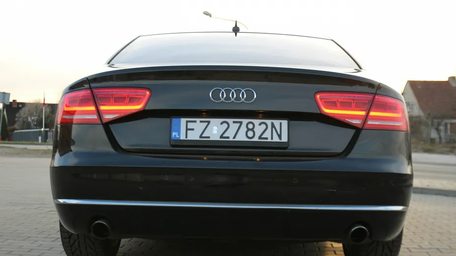 AUDI A8 -
