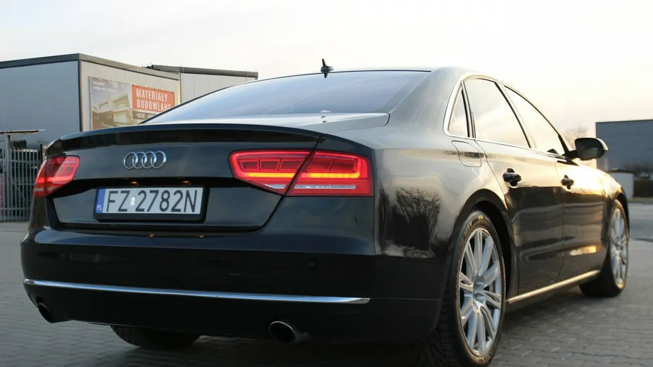 AUDI A8 -