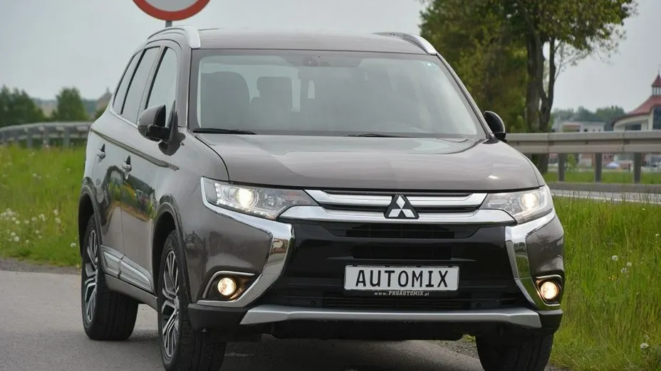 MITSUBISHI Outlander -