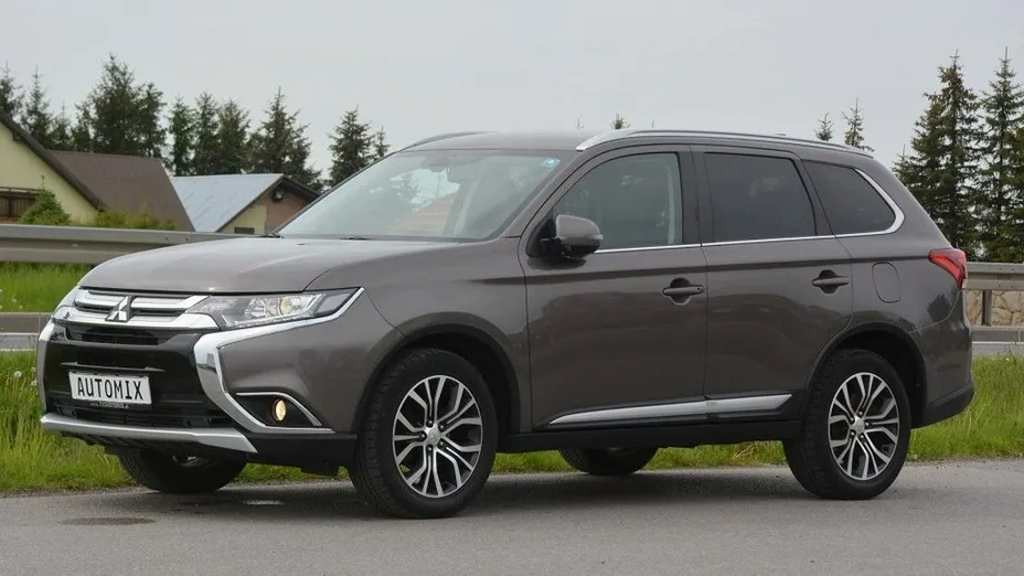 MITSUBISHI Outlander -