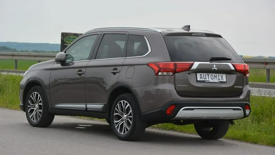 MITSUBISHI Outlander -