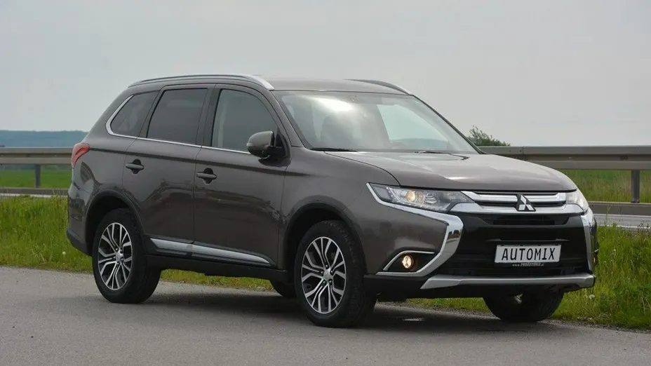 MITSUBISHI Outlander -