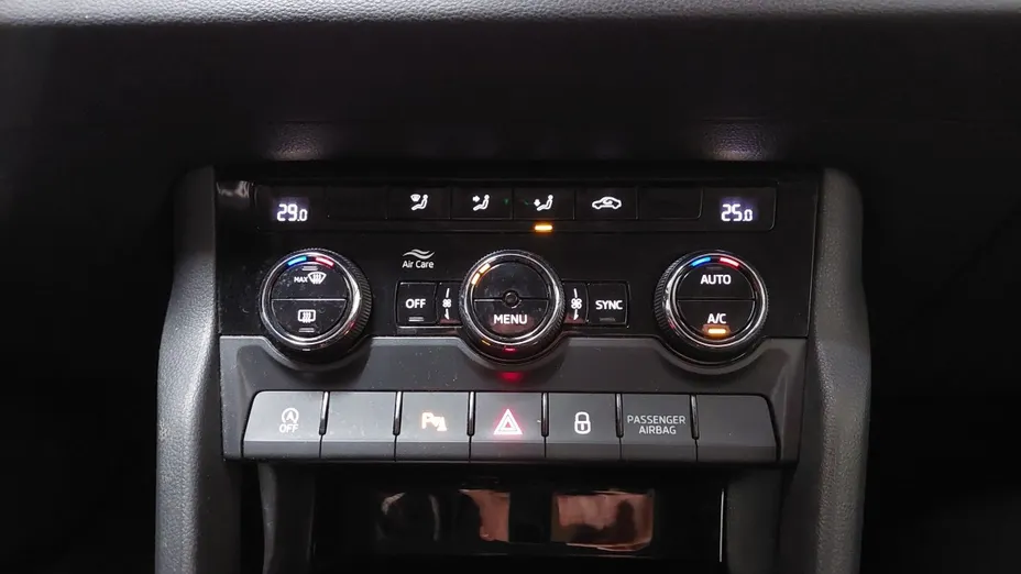 SKODA Karoq -