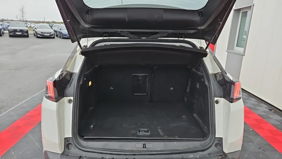 PEUGEOT 3008 -