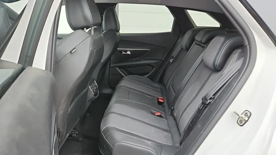 PEUGEOT 3008 -