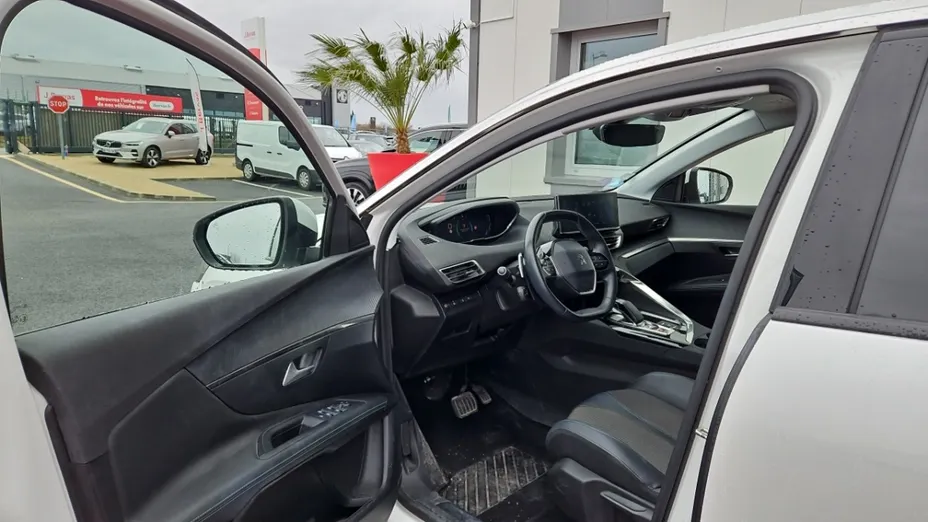 PEUGEOT 3008 -