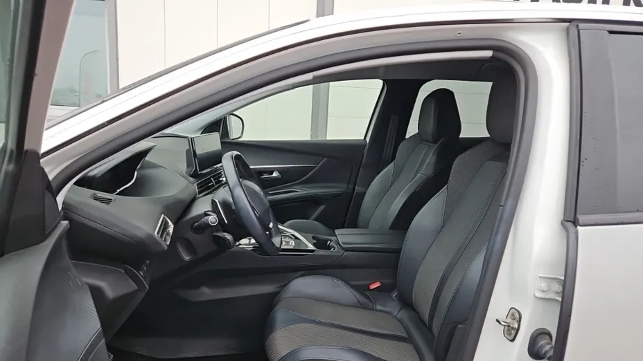 PEUGEOT 3008 -