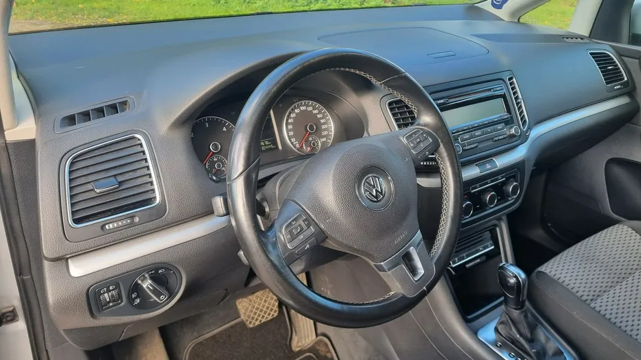 VOLKSWAGEN Sharan -