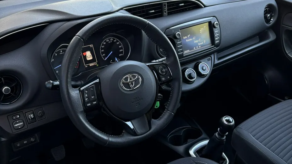 TOYOTA Yaris -