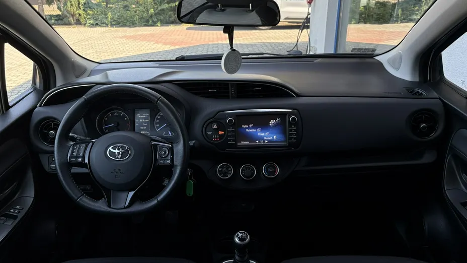 TOYOTA Yaris -