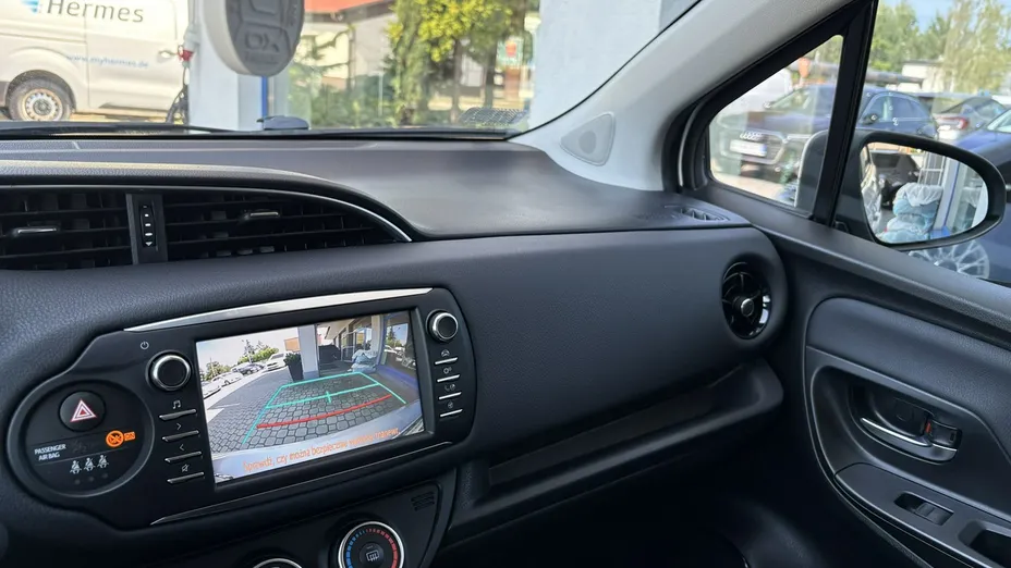 TOYOTA Yaris -