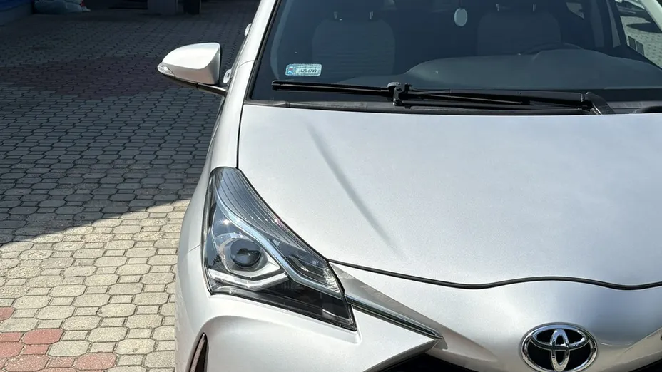 TOYOTA Yaris -