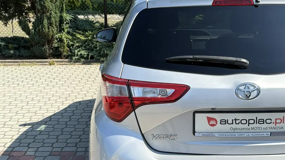 TOYOTA Yaris -