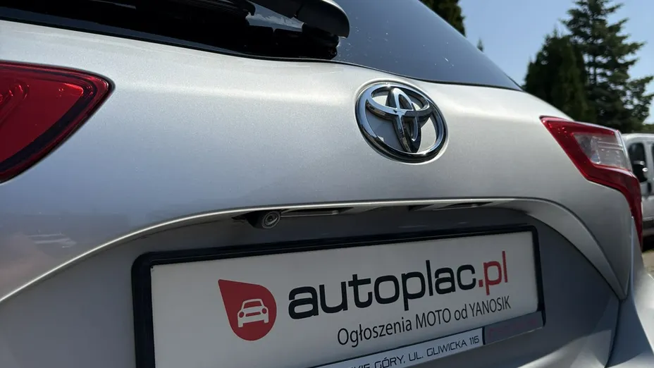 TOYOTA Yaris -