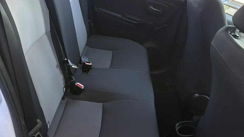 TOYOTA Yaris -