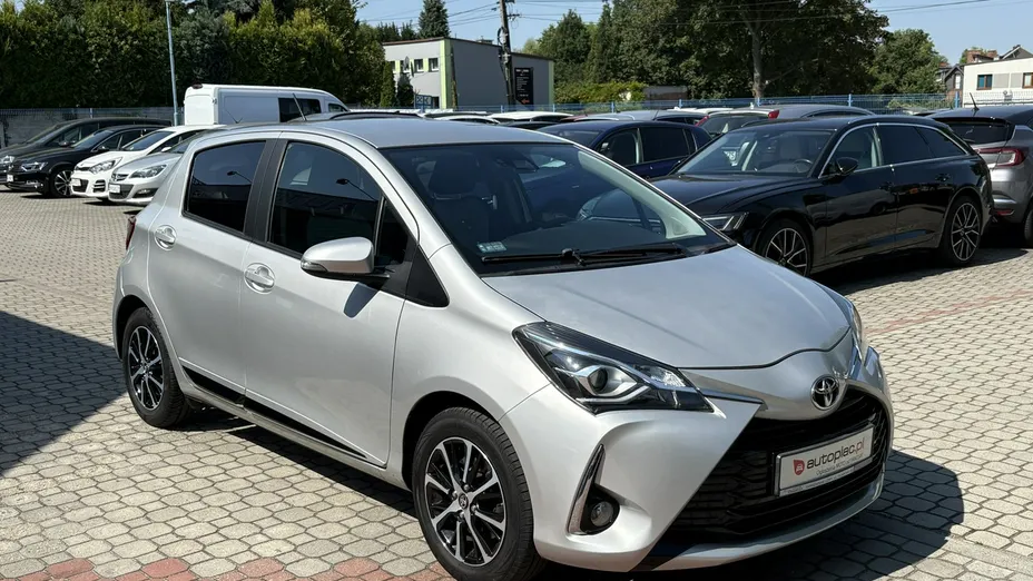TOYOTA Yaris -