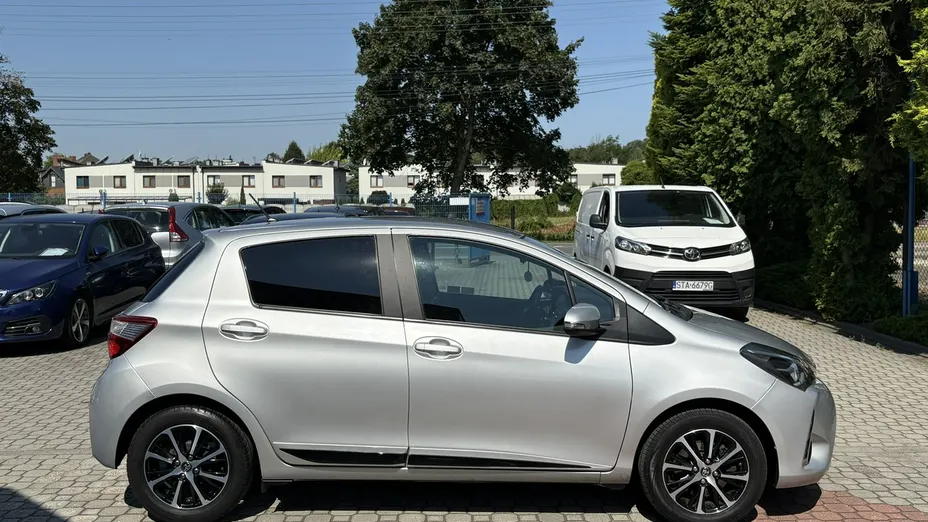 TOYOTA Yaris -