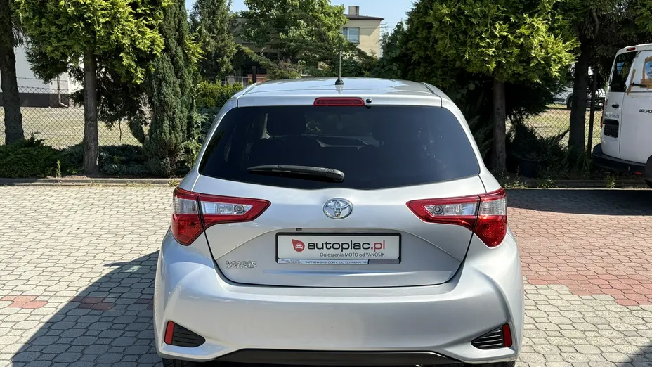 TOYOTA Yaris -