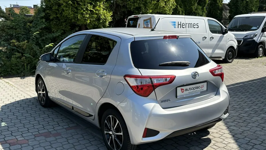 TOYOTA Yaris -
