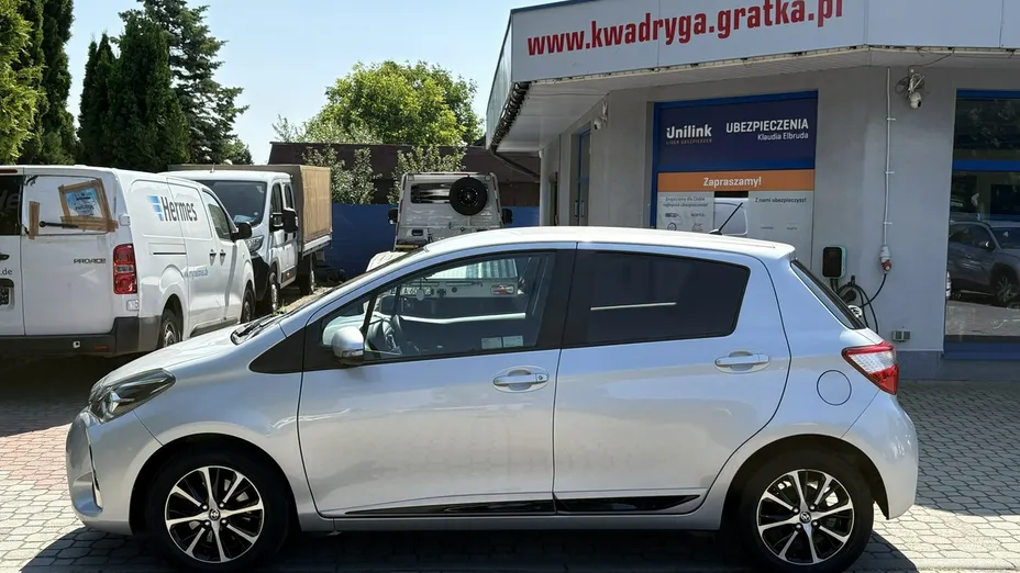 TOYOTA Yaris -