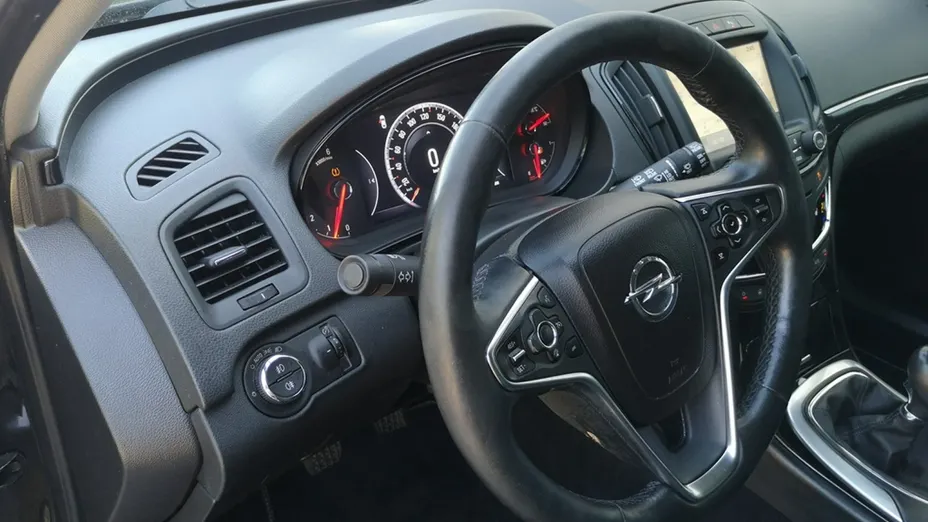 OPEL Insignia -