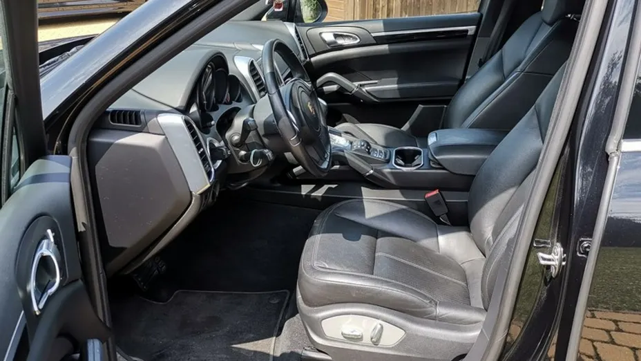 PORSCHE Cayenne -