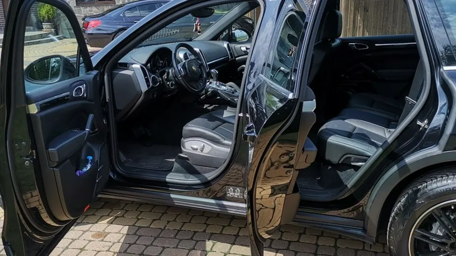 PORSCHE Cayenne -